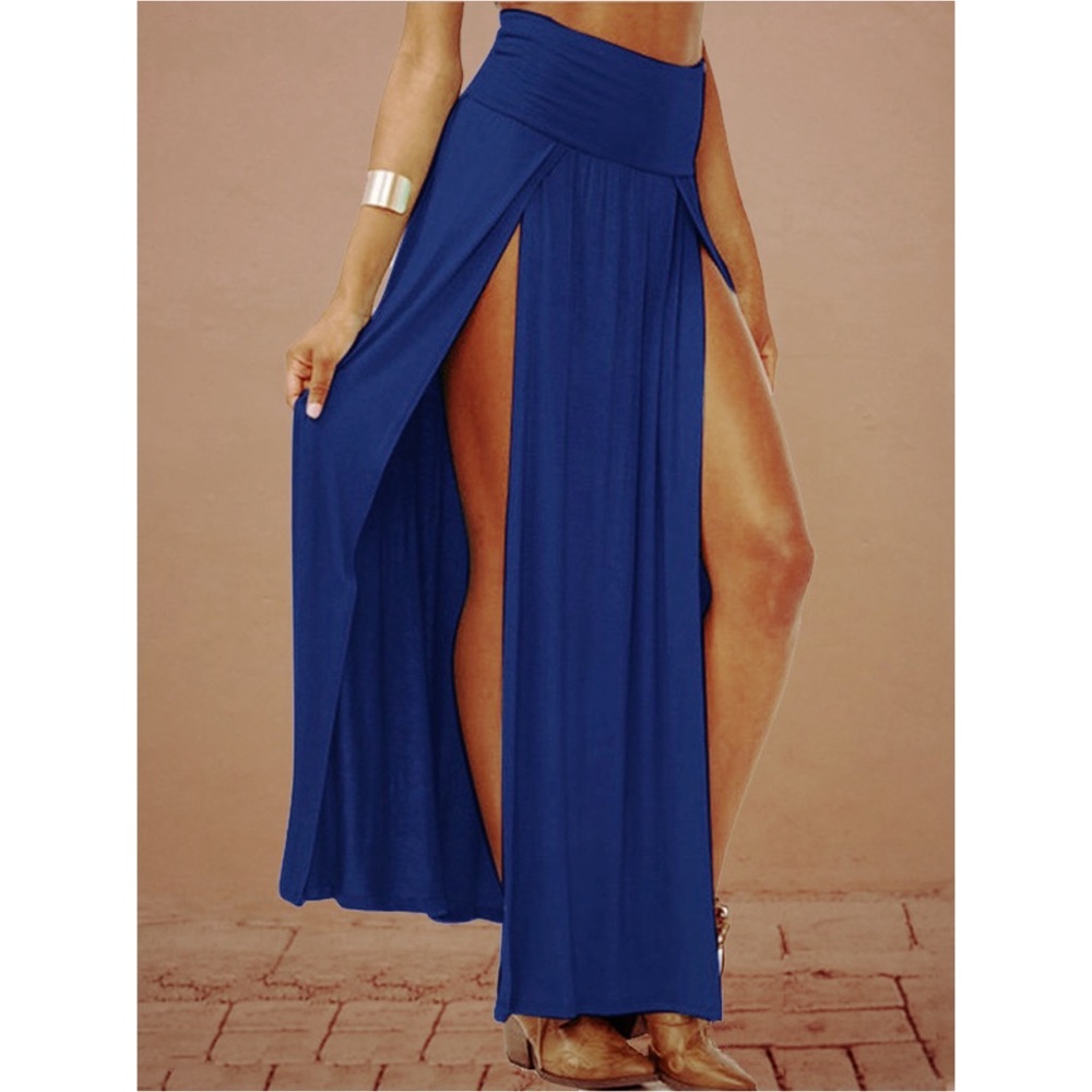🌸 Woman’s Skirt With High Spilt